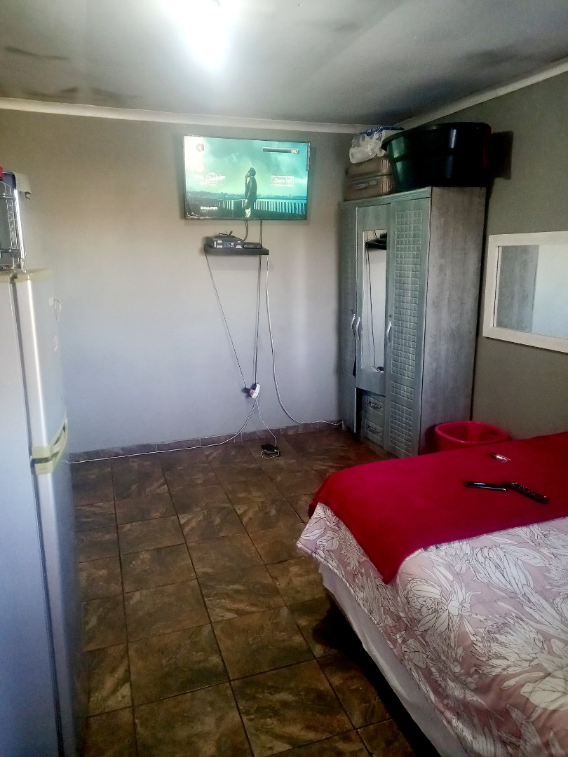 9 Bedroom Property for Sale in Wallacedene Western Cape